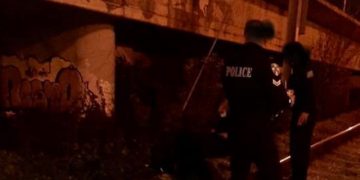 Alldaynews.gr Φρίκη στον Προαστιακό: «Έβαλε το κεφάλι του στις ράγες δευτερόλεπτα πριν περάσει το τρένο»