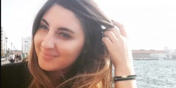 Alldaynews.gr Θρήνος για την 22χρονη Δήμητρα-Μοίραζαν μπουμπουνιέρες στο μνημόσυνο