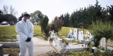 Έγινε στην Ελλάδα η πρώτη εκταφή νεκρού με CoViD-19:Τι έδειξε η νεκροψία[video]