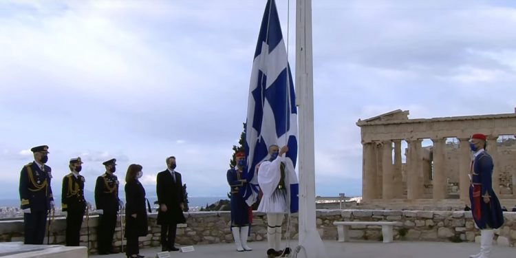 Alldaynews.gr 25η Μαρτίου: Η έπαρση της ελληνικής σημαίας στην Ακρόπολη (video)