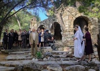 Alldaynews.gr Άγριες Μέλισσες – Spoiler: Σκάει «βόμβα» στον γάμο Λάμπρου, Ελένης-Η παρουσία που τα ανατρέπει όλα