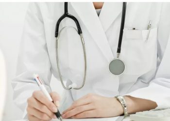 Φρίκη: Πέταξαν από το μπαλκόνι 34χρονη γυναίκα γιατρό επειδή προσκάλεσε στο σπίτι άνδρα συνάδελφό της