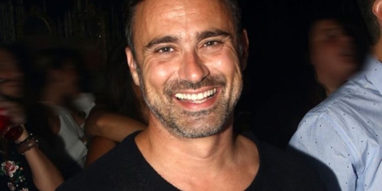 Γιώργος Καπουτζίδης σε Αλέξη Κούγια: «Είμαι ένας ευτυχισμένος και άνεργος ομοφυλόφιλος»