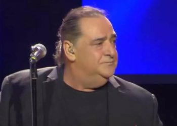 Alldaynews.gr Με ενοχλεί που ο Βασίλης Καρράς έχει παχύνει τόσο και δεν μπορεί να αναπνεύσει