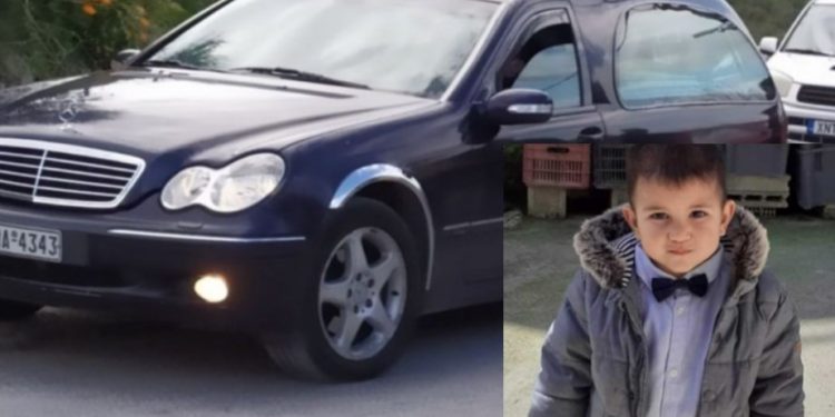 Σπαραγμός στην κηδεία του 2χρονου Ζαχαρία-Μέχρι και λουλούδια με στρουμφάκια[photos]