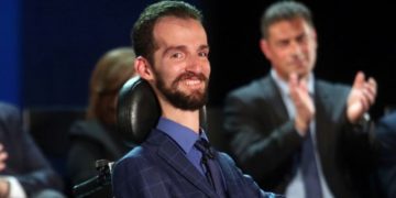 Alldaynews.gr Κυμπουρόπουλος: Αν η μάνα μου είχε δει ότι είμαι ανάπηρος, θα με σκότωνε ή όχι;