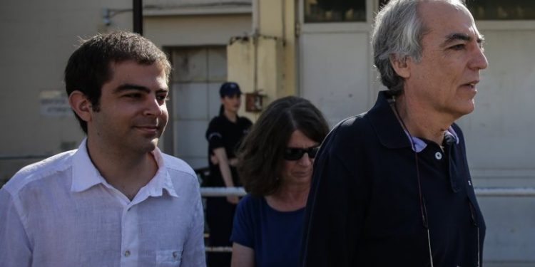 Alldaynews.gr Δημήτρης Κουφοντίνας: Προσήγαγαν τον γιό του, Έκτορα, στη συγκέντρωση