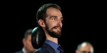 Κυμπουρόπουλος: Ψήφισε κατά των αμβλώσεων στο Ευρωκοινοβούλιο