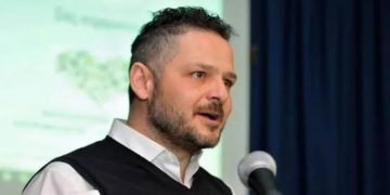 Alldaynews.gr Σοκ από τον θάνατο 42χρονου διατροφολόγου-Τον βρήκε πεσμένο στο μπάνιο η σύζυγός του