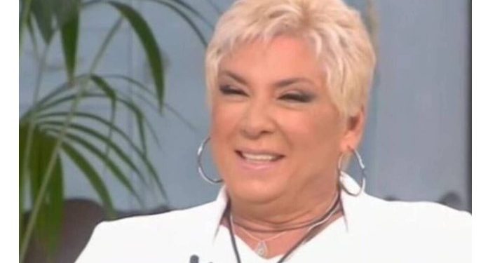 Alldaynews.gr Δείτε τι έγραψε η Δήμητρα Λιάνη στον τάφο του Ανδρέα Παπανδρέου