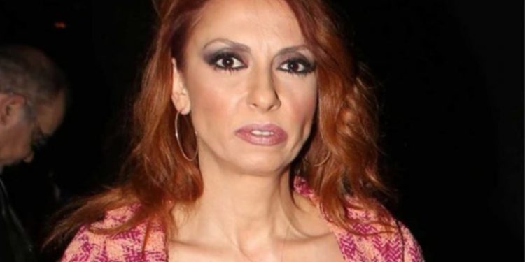 Alldaynews.gr Ματθίλδη Μαγγίρα: «Κλείδωσε την πόρτα και ξεκίνησε να αυτοϊκανοποιείται»