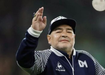 Σοκαριστικές αποκαλύψεις για Μαραντόνα: «Τον είχαν δεμένο στο κρεβάτι»