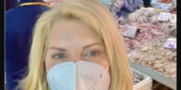 Alldaynews.gr Χαμός με την Ελένη Μενεγάκη: Παραβίασε τα μέτρα και κατέβηκε για ψώνια στην Κεντρική Αγορά της Αθήνας
