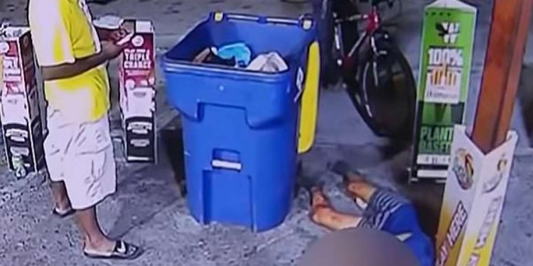 Alldaynews.gr Φρίκη: 12χρονος καταρρέει στο δρόμο – Τον απήγαγαν, τον κακοποίησαν σεξουαλικά και τον πυροβόλησαν