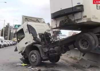 Πριν Λίγο-Λεωφόρο Κηφισού: Σοκαριστικό τροχαίο με Νταλίκα-Τρεις Τραυματίες[video]