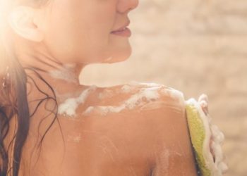 Αν κάνετε αυτό στο ντους οι γιατροί λένε να το σταματήσετε άμεσα