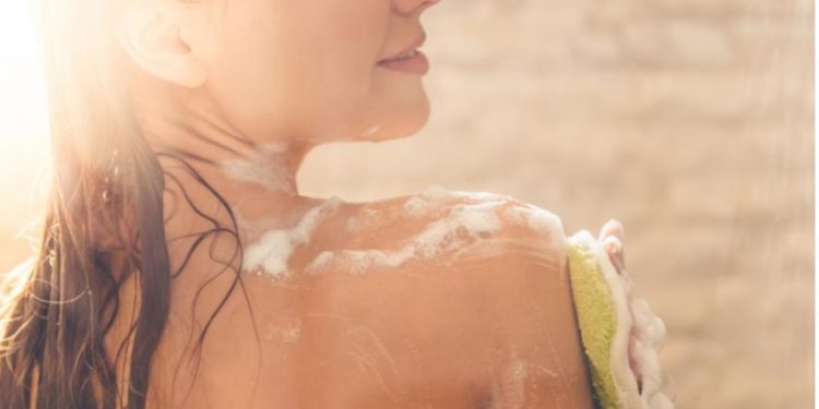 Αν κάνετε αυτό στο ντους οι γιατροί λένε να το σταματήσετε άμεσα