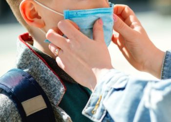 Κορονοϊός: Ποια παιδιά κινδυνεύουν περισσότερο-Συμπτώματα και τι να προσέχουν οι γονείς