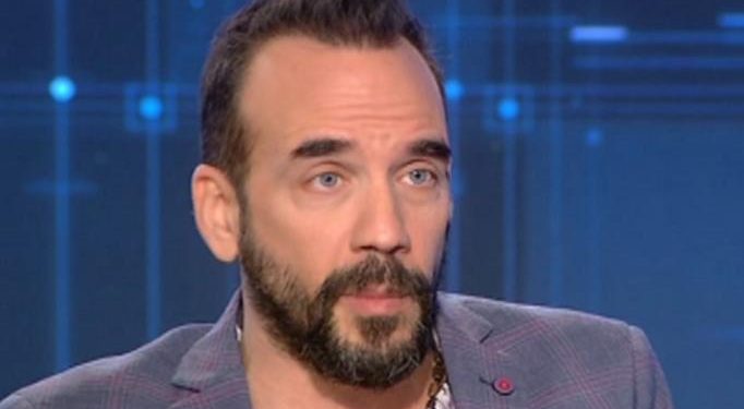 Alldaynews.gr Μουζουράκης: Στα 14 μου έγινε κάτι που με σημάδεψε  «…με έβαλε σε ένα αμάξι και με πήγε σε ένα δάσος»