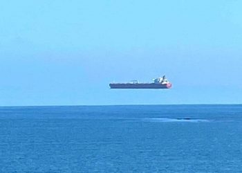 πλοίο Κορνουάλη πετάει ship-cornueal