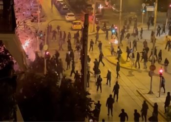 Δεν ήμουν καν στην Ν. Σμύρνη-Αρνείται τα πάντα ο 30χρονος που φέρεται να «γκρέμισε» τον αστυνομικό