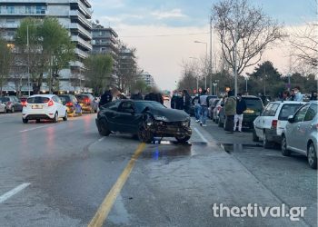 Θεσσαλονίκη: Έχασε τον έλεγχο και καρφώθηκε σε σταθμευμένα οχήματα στην παραλιακή (pics, video)
