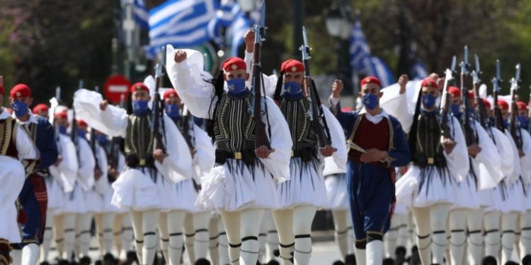 25η Μαρτίου: Οι τσολιάδες χτυπάνε τα τσαρούχια για να ακούν οι νεκροί