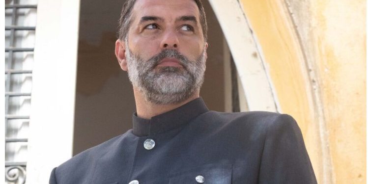 Alldaynews.gr Άγριες Μέλισσες-Spoiler: Θύμα άγριας κακοποίησης στη φυλακή ο Μάνος Βόσκαρης