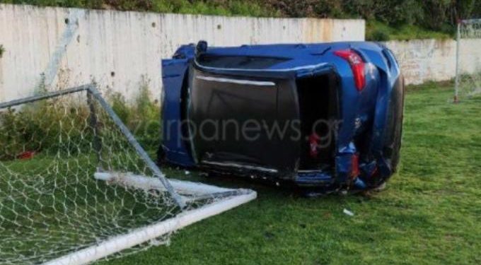 Alldaynews.gr Απίθανο τροχαίο στην Κρήτη: Αυτοκίνητο μπήκε …γκολ (pics)