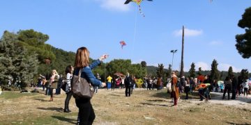 Alldaynews.gr Καθαρά Δευτέρα: Πέταγμα χαρταετού σε γειτονιές, τι μήνυμα στέλνουμε στο 13033, τι ισχύει για μετακινήσεις