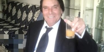 Νεκρός από κορωνοϊό στα 59 του χρόνια ο συγγραφέας Κώστας Χηνάς