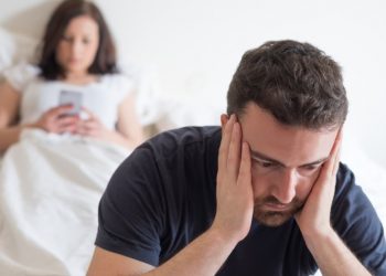 Στυτική δυσλειτουργία: Οι λάθος συμπεριφορές της γυναίκας