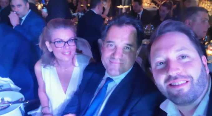 Alldaynews.gr 34χρονος «γαλάζιος» αντιδήμαρχος εμβολιάστηκε εκτός σειράς και το είπε στο Facebook (pics)