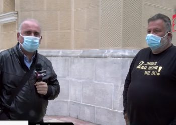 Οργή για πρόστιμο 300 ευρώ σε πατέρα που έψαχνε αυτόν που τράκαρε την καρκινοπαθή κόρη του (vid)