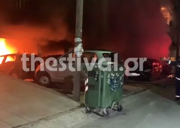 Θεσσαλονίκη: Μεγάλη φωτιά από εμπρησμό σε πολυκατοικία – Κινδύνευσαν ζωές (vid)