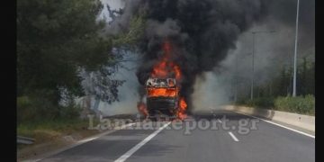 Λαμπάδιασε νταλίκα στην Εθνική οδό[Σοκαριστικές Εικονες]