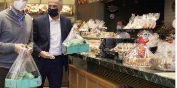 Μητσοτάκης: Ζήτησε από πολίτη να Χαμογελάσει σε Selfie ενώ φορούσε Μάσκα![video]