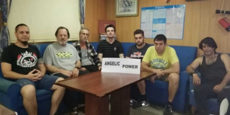 Alldaynews.gr Επιστρέφουν στην Ελλάδα μετά από 15 μήνες οι εγκλωβισμένοι ναυτικοί του Angelic Power