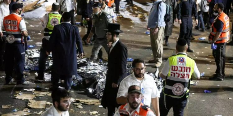 Υποχώρησε εξέδρα σε Θρησκευτική γιορτή: 44 Νεκροί-Πατούσαν ο ένας τον άλλον[Σοκαριστικές Εικόνες]