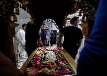 Φυλακές Κορυδαλλού: Συγκινητικές στιγμές στην περιφορά του Επιταφίου[video]