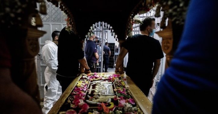 Φυλακές Κορυδαλλού: Συγκινητικές στιγμές στην περιφορά του Επιταφίου[video]