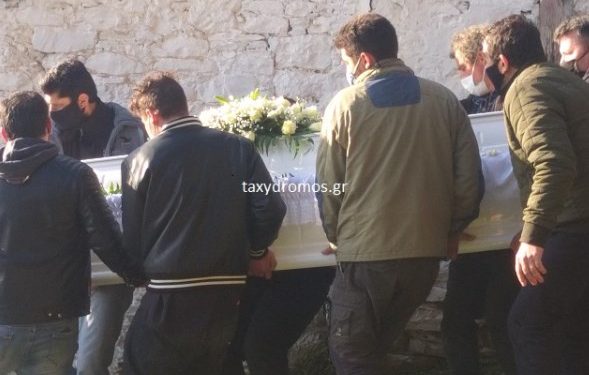 Δάκρυσε κι ο ουρανός στην Μακρινίτσα: «Γύρισαν» σπίτι τους τα δύο παιδιά-Σήμερα η κηδεία[photos]