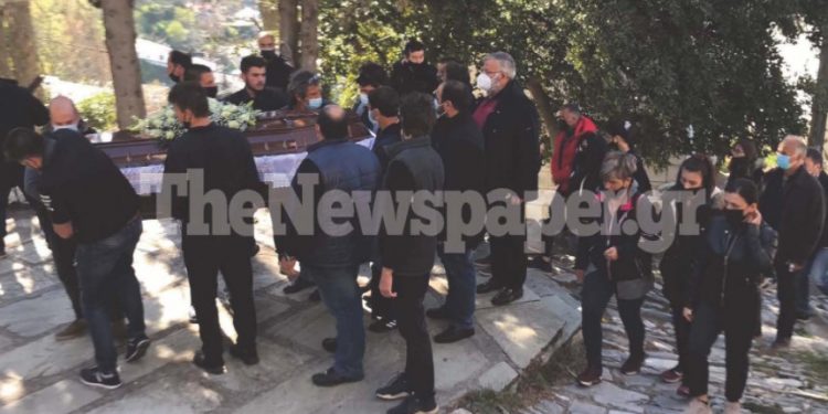 Τραγωδία-Μακρινίτσα: Σπαρακτικό το τελευταίο αντίο για τα 2 αδικοχαμένα αδέρφια[photos][video]