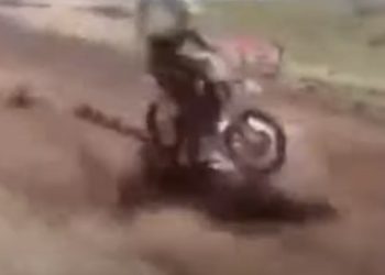Σοκαριστικό δυστύχημα σε αγώνες MotoCross-Σκοτώθηκε μονόχειρας οδηγός[Σοκαριστικές Εικόνες]