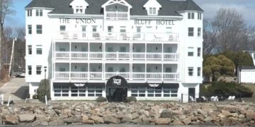 Alldaynews.gr Άγρια δολοφονία σε παραλία: Σκότωσε με μια πέτρα τη μητέρα του 2χρονου παιδιού του