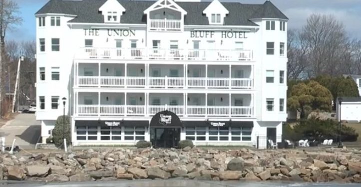 Alldaynews.gr Άγρια δολοφονία σε παραλία: Σκότωσε με μια πέτρα τη μητέρα του 2χρονου παιδιού του