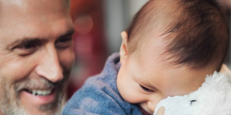 Από σήμερα-Ποια εταιρεία δίνει γονική άδεια 24 εβδομάδων με αποδοχές, σε όλους;