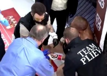 Σοκαριστικό ατύχημα: Μαχητής MMA έχασε το δάχτυλό του εν ώρα αγώνα[Βίντεο-Σκληρές Εικόνες]