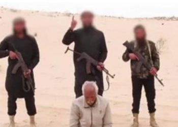 Ανατριχιαστικό βίντεο με εκτέλεση χριστιανού και Βεδουίνων από το ISIS[Σοκαριστικές Εικόνες]