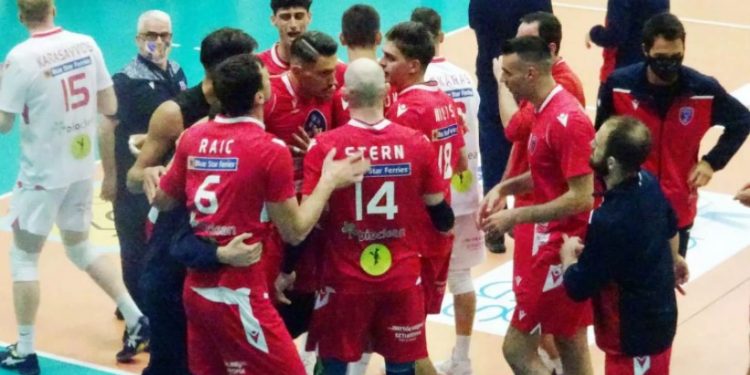 Alldaynews.gr Φοίνικας Σύρου – Παναθηναϊκός: Σύρραξη στο φινάλε με παίκτες να πιάνονται στα χέρια